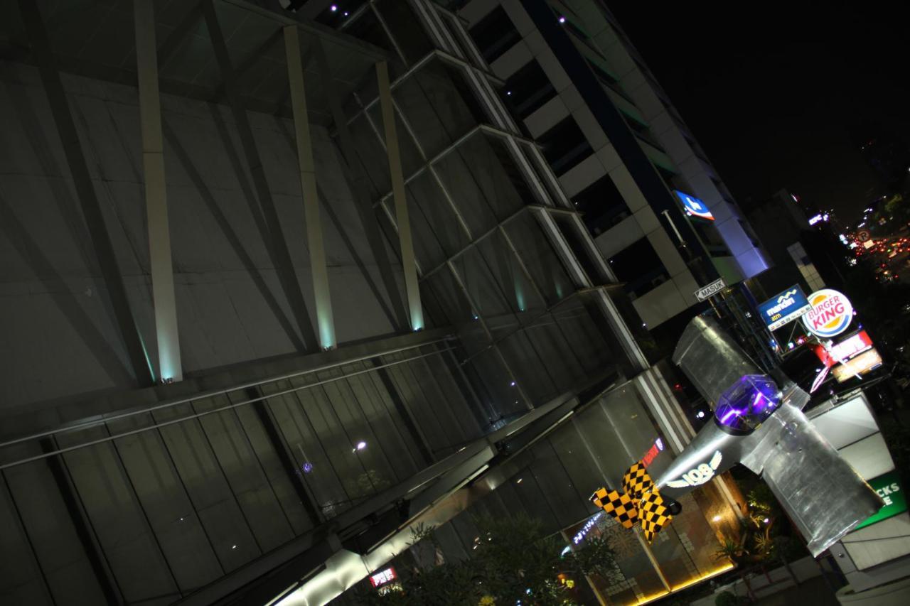 108 Hotel By Him Jakarta Kültér fotó